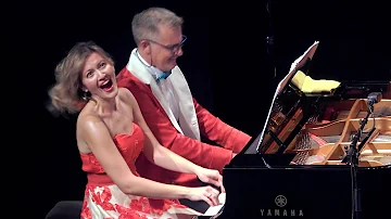 Koja sreća! U zagrljaju samo četiri dana ožujka 10 svjetskih dana: Dan sreće. Dan očeva. Prvi dan proljeća…