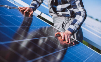 Europljani sve više kupuju solarne panele i toplinske pumpe zbog rastućih računa za energiju Europljani sve više kupuju solarne panele